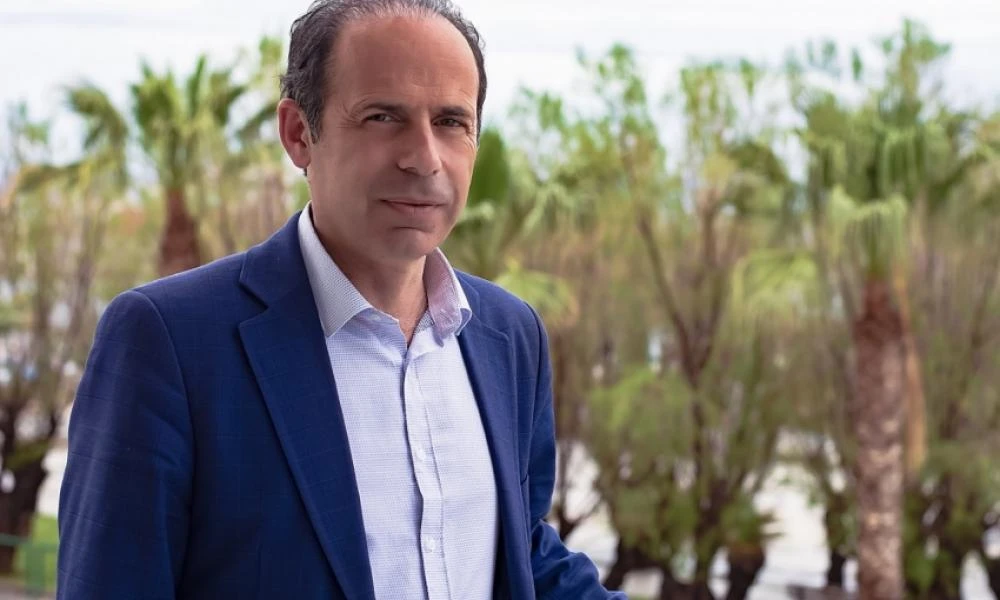 Βαγγέλης Μπουρνούς: Άγρια επίθεση οδηγού στον τέως δήμαρχο Ραφήνας (βίντεο)
